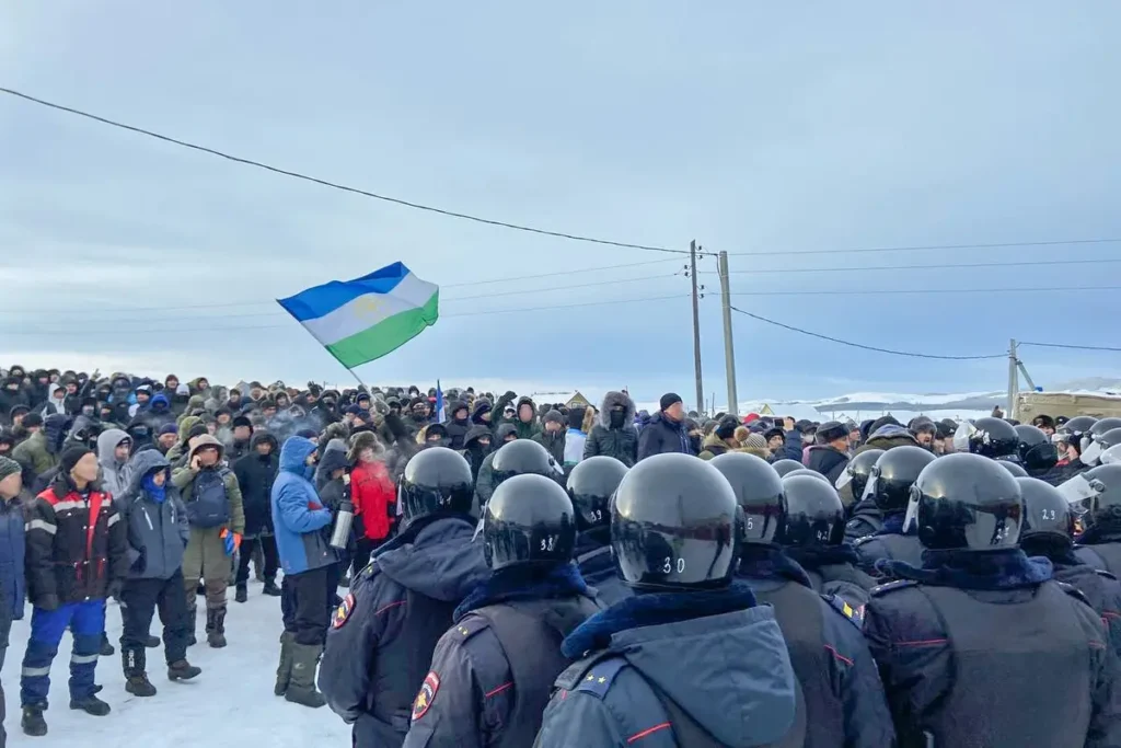Протесты в день оглашения обвинительного приговора Фаилю Алсынову в Баймакском районном суде 17 января, Башкортостан. Фото: специальный корреспондент «Верстки».