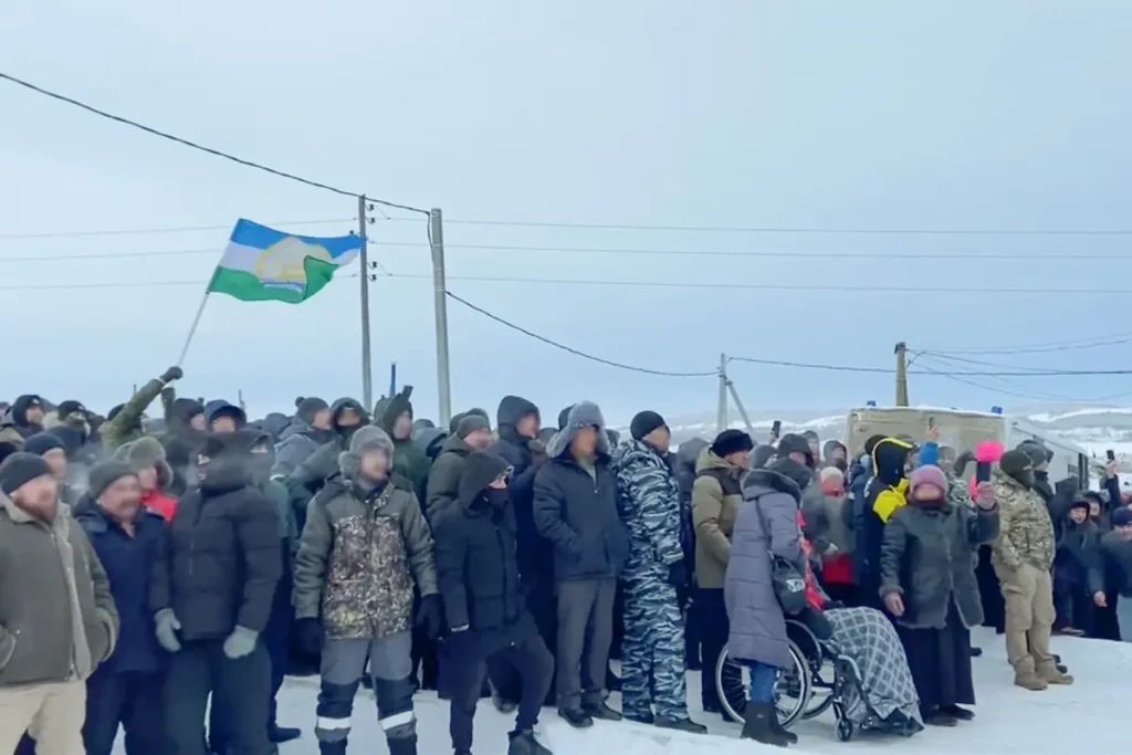 Протесты в день оглашения обвинительного приговора Фаилю Алсынову в Баймакском районном суде 17 января, Башкортостан. Фото: специальный корреспондент «Верстки».