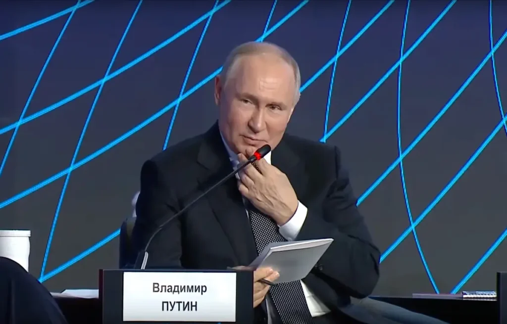 Владимир Путин на форуме «Сильные идеи для нового времени» в Москве 20 февраля 2024 года. Источник: скриншот видео с Youtube-канала «Комсомольская правда».