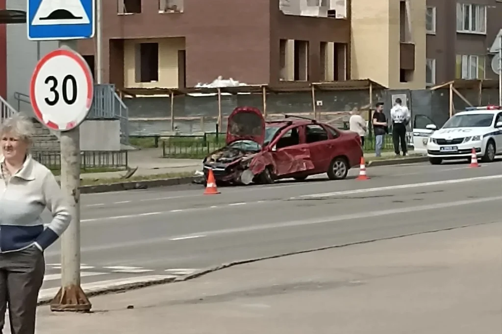 Место аварии, которую устроил Кириллов в Костроме. Фото: «ДТП Кострома»