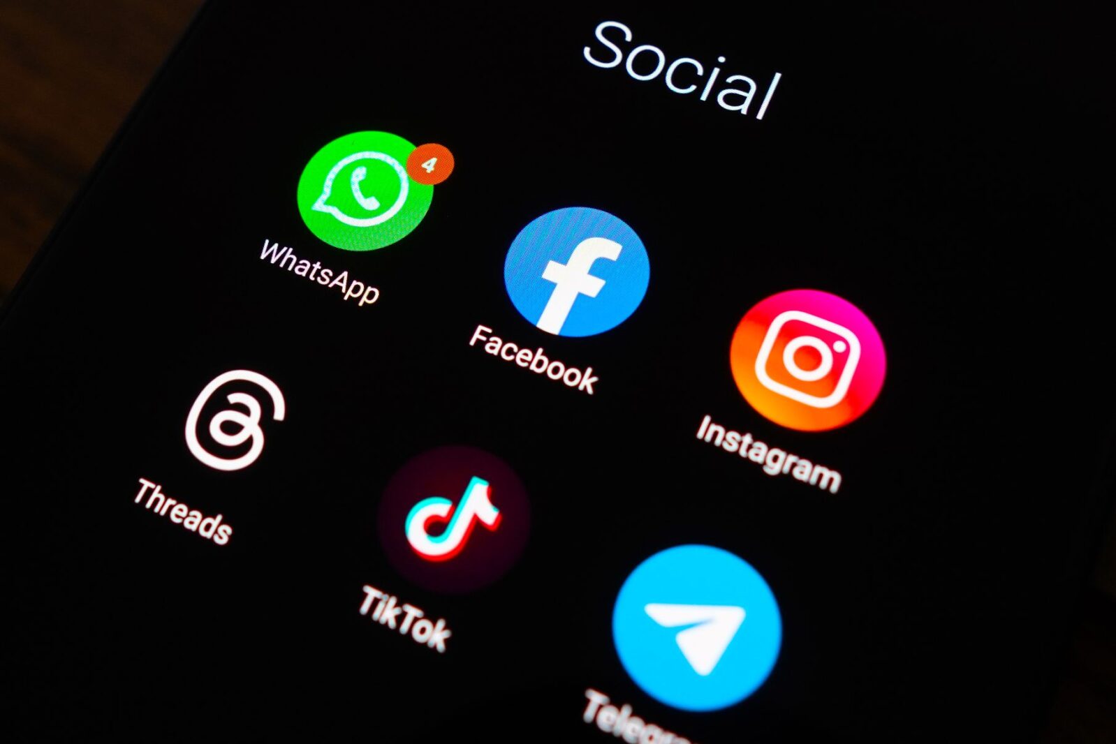 Иконки социальных сетей WhatsApp, Facebook, Instagram, Threads, TikTok и Telegram