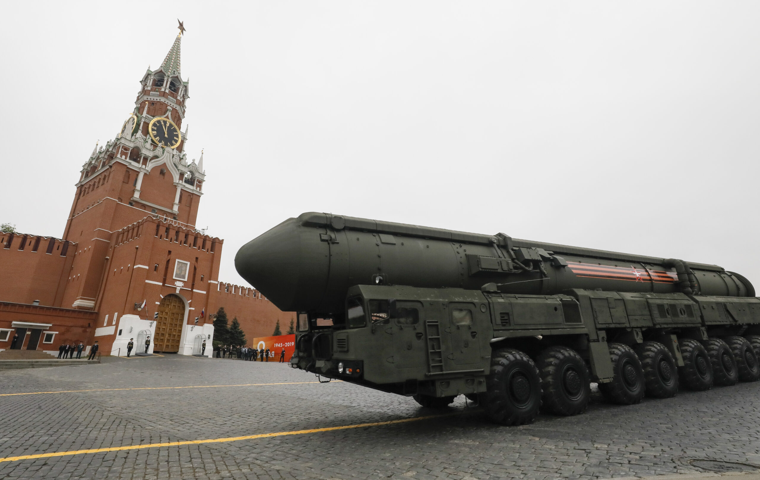 Украинские телеграм-каналы пишут о готовящейся атаке на Киев с использованием РС-26 «Рубеж» - межконтинентальной баллистической ракеты, способной нести ядерный заряд