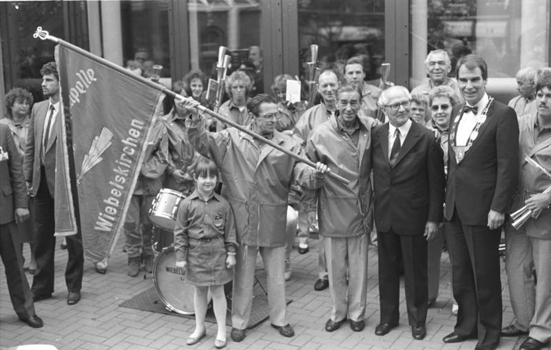 Эрих Хонеккер в 1977 году