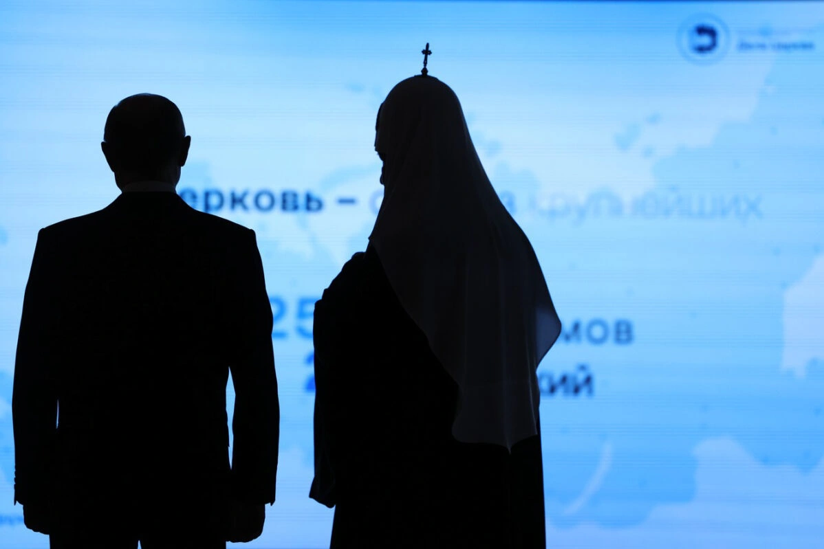 Владимир Путин и Патриарх Кирилл на форуме «Православная Россия» в День народного единства в Центральном выставочном зале «Манеж» в Москве