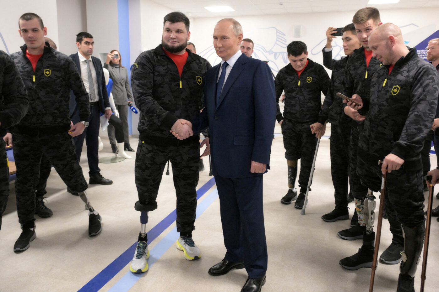 Владимир Путин встречается с бойцами, потерявшими конечности на «СВО» в Национальном медицинском исследовательском центре травматологии и ортопедии