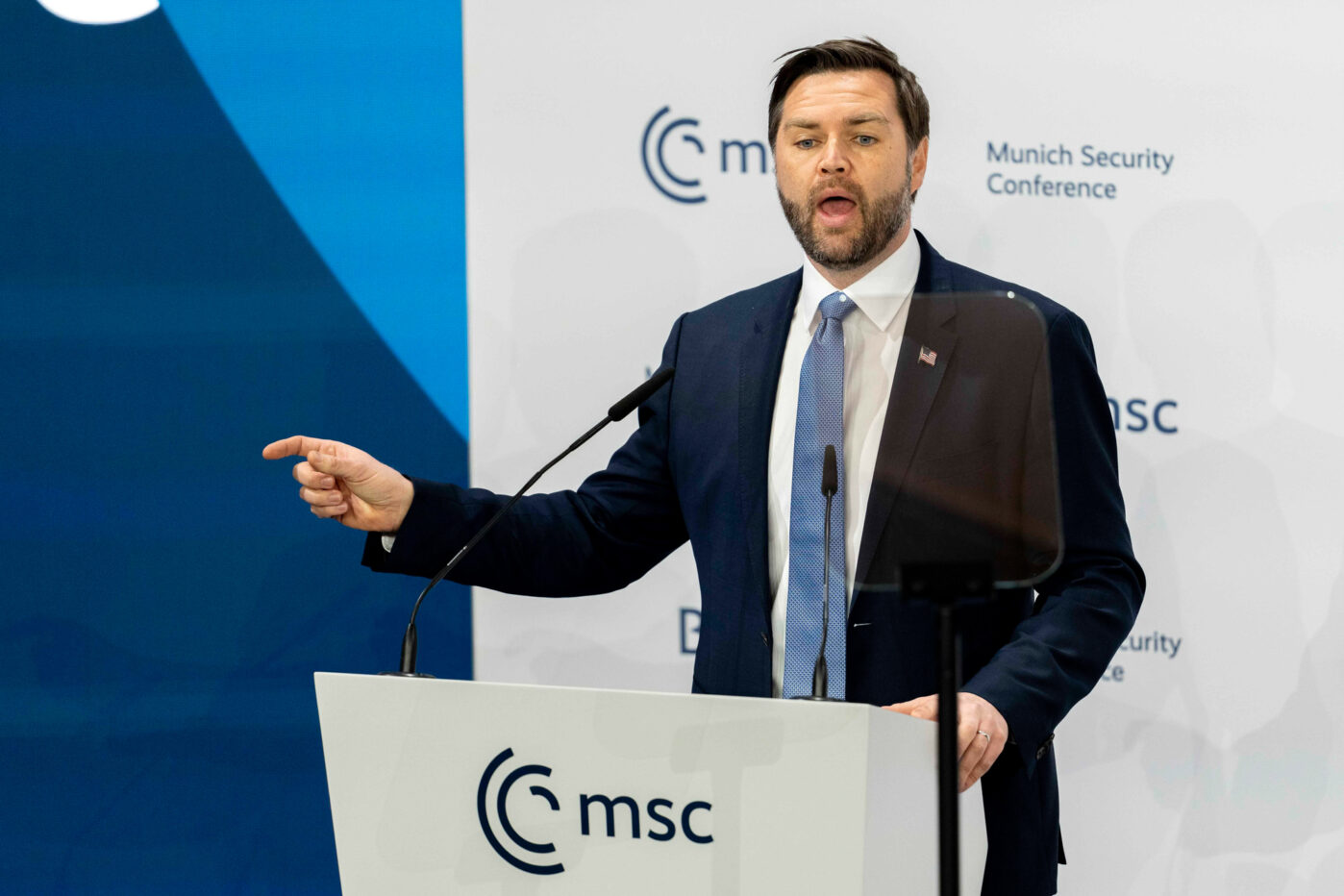 Вице-президент США Джей Ди Вэнс на 61-й Мюнхенской конференции по безопасности в Мюнхене