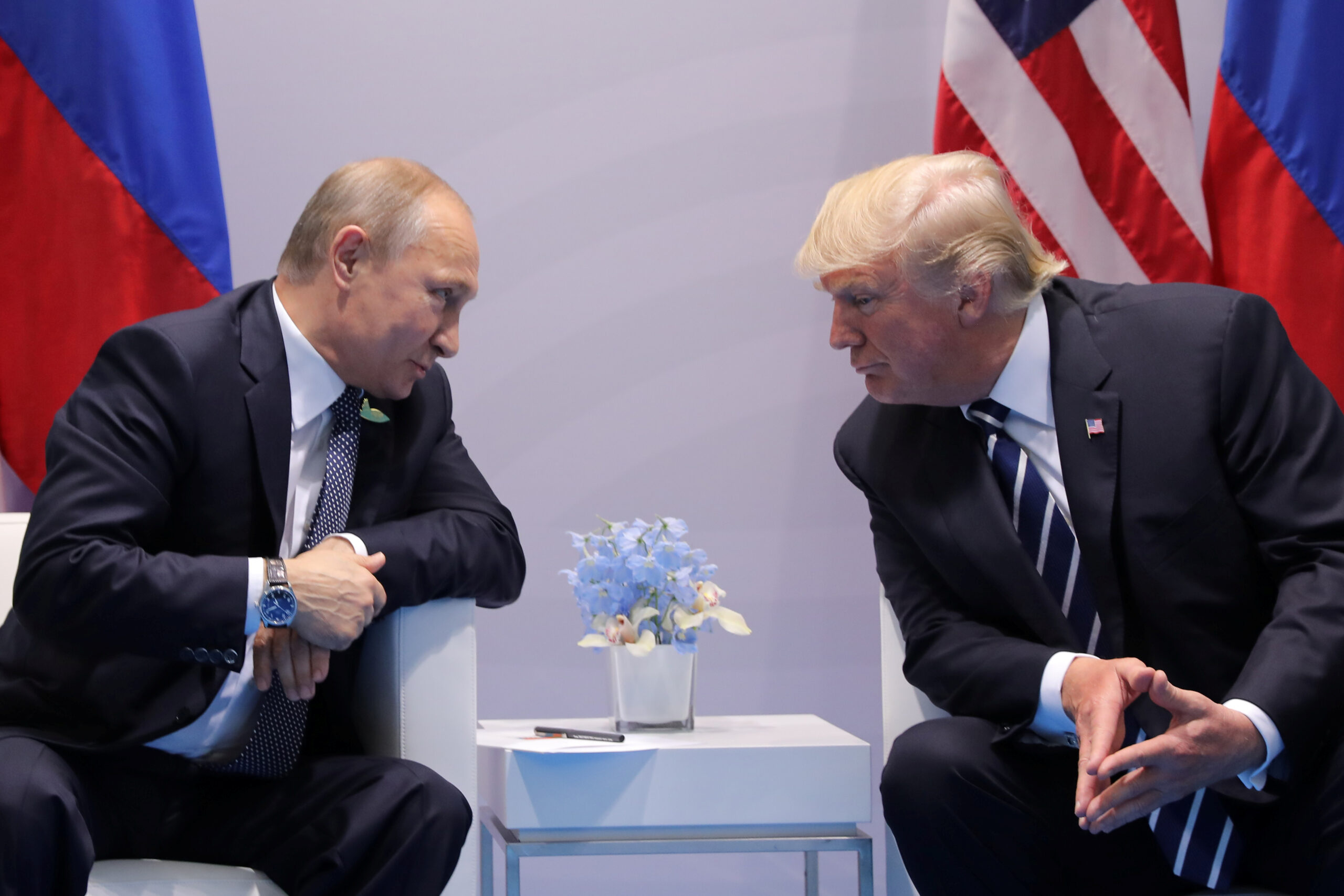 Трамп и Путин провели телефонные переговоры. Они длились больше часа и не были заранее анонсированы