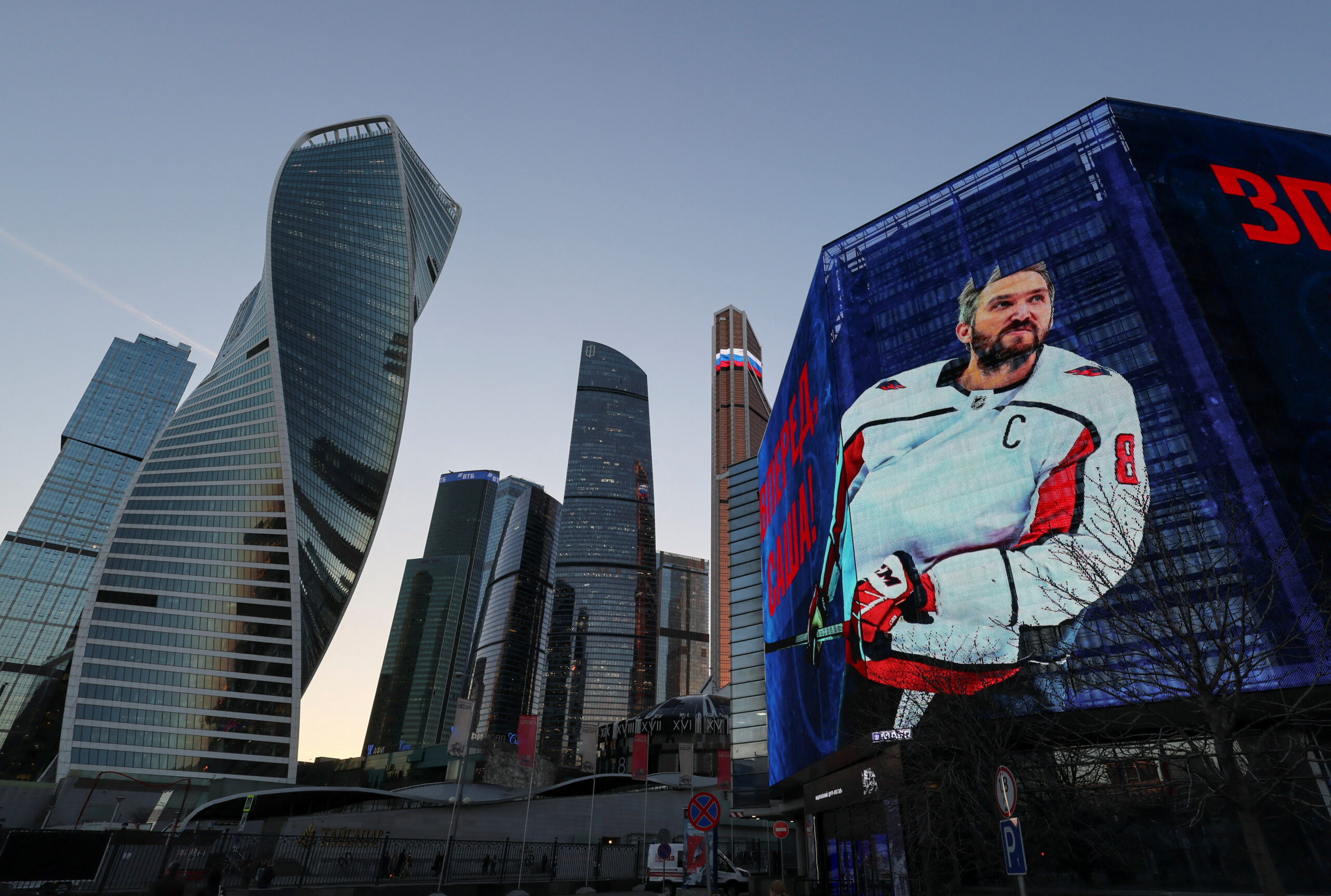 Александра Овечкина поддерживают в Кремле: российским чиновникам и депутатам написать посты, посвященные побитому им рекорду Гретцки