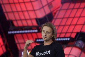 Николай Сторонский, основатель и генеральный директор Revolut, выступает на Web Summit, технологической конференции, в Рио-де-Жанейро