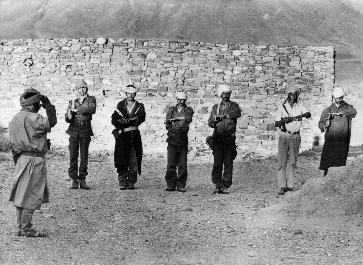 Западная Сахара была испанской колонией, чьё право на самоопределение в 1975 году подтвердил Международный суд. Однако после выхода испанских войск и гражданской администрации территория была разделена между Марокко и Мавританией