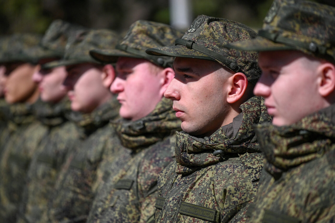 Российские призывники на военную службу перед отправкой в ​​гарнизоны в Батайске Ростовской области