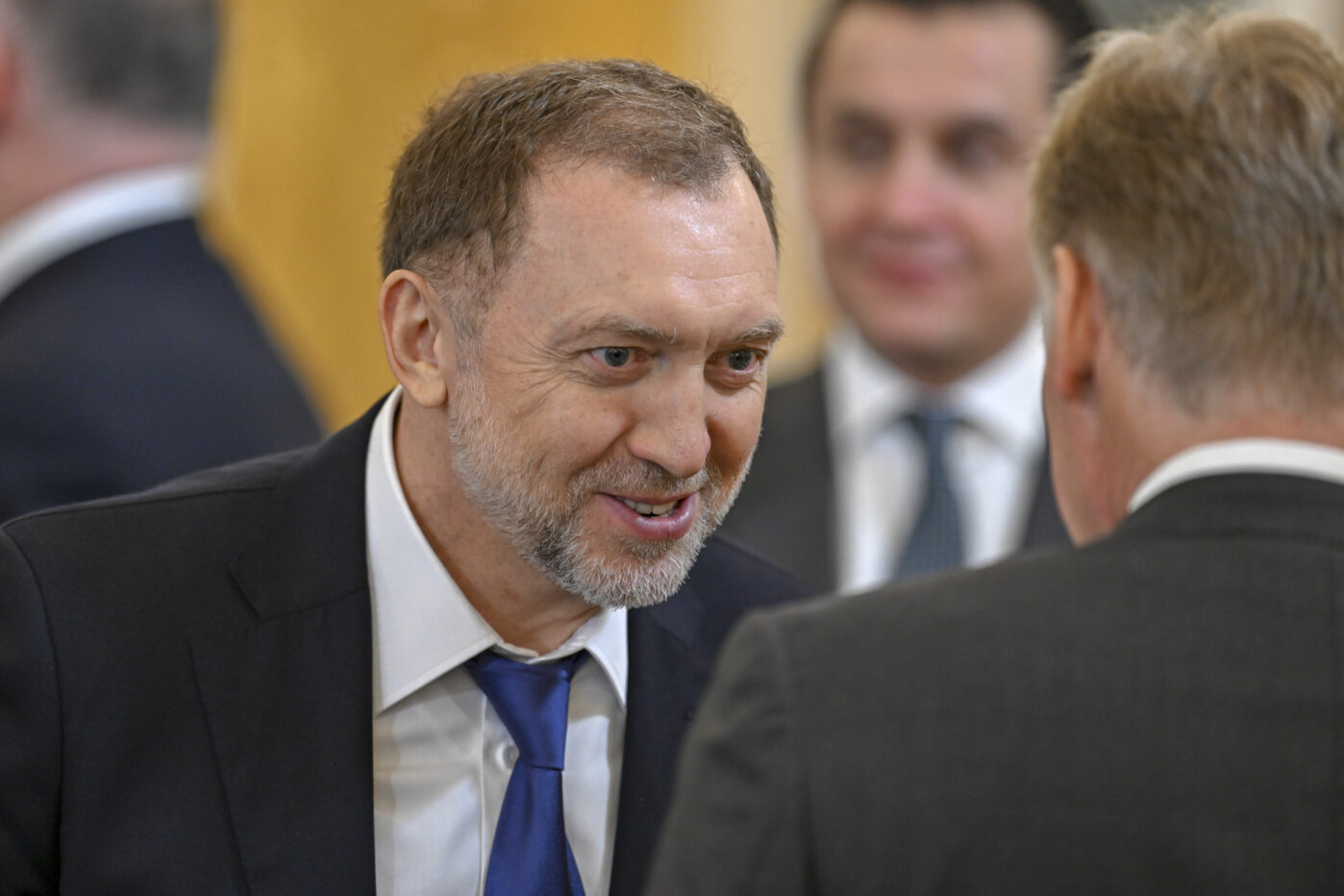 В РФ несколько лет существовала крупная сеть, поставлявшая миллиардерам девствениц и несовершеннолетних. Одним из клиентов предположительно был Олег Дерипаска