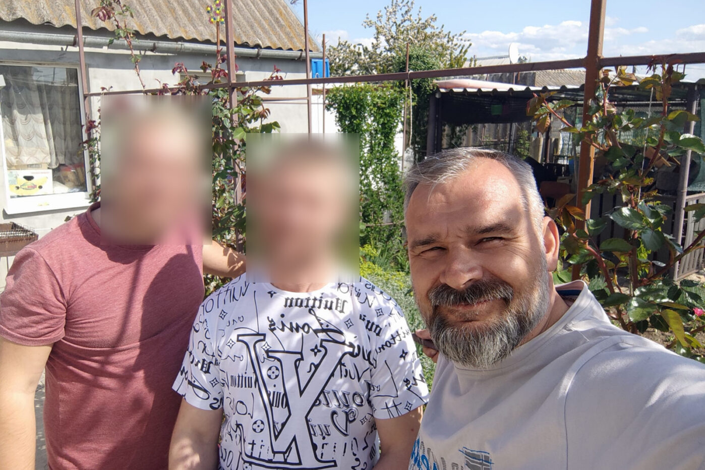 Пастор евангелистской церкви из Бердянска Виктора Бондаренко со своими зятьями